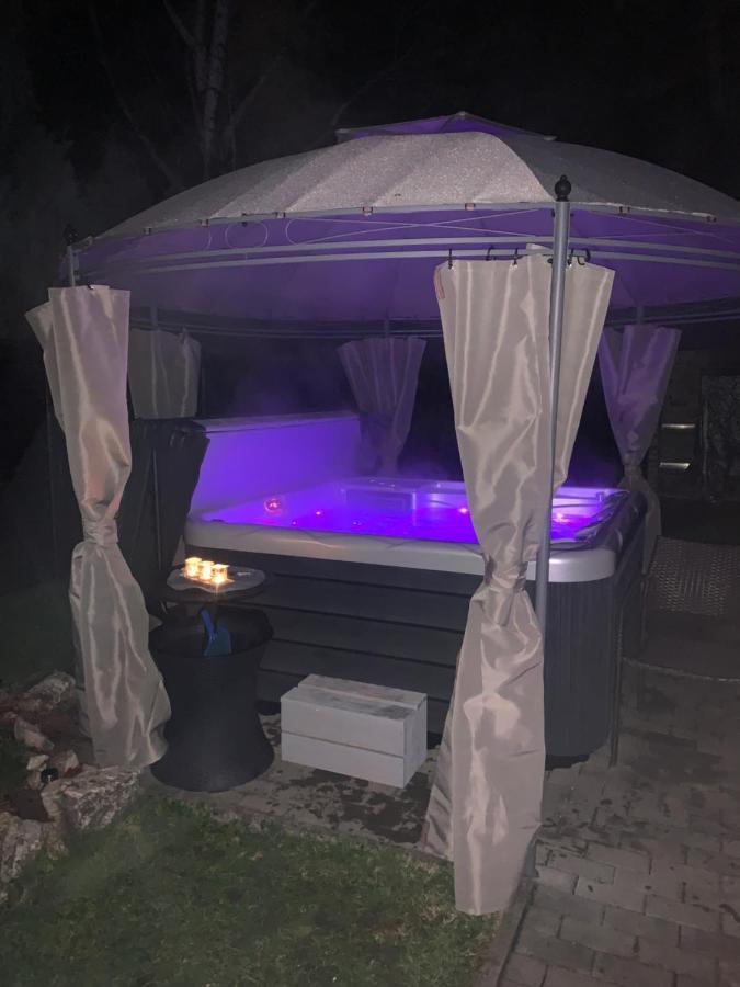 Gunarasi villa jacuzzival Dombóvár Esterno foto