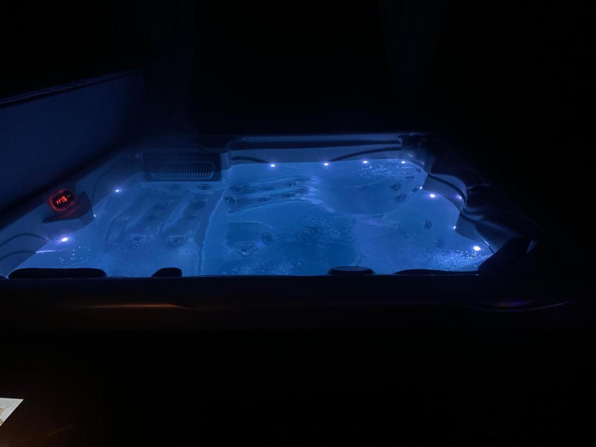 Gunarasi villa jacuzzival Dombóvár Esterno foto