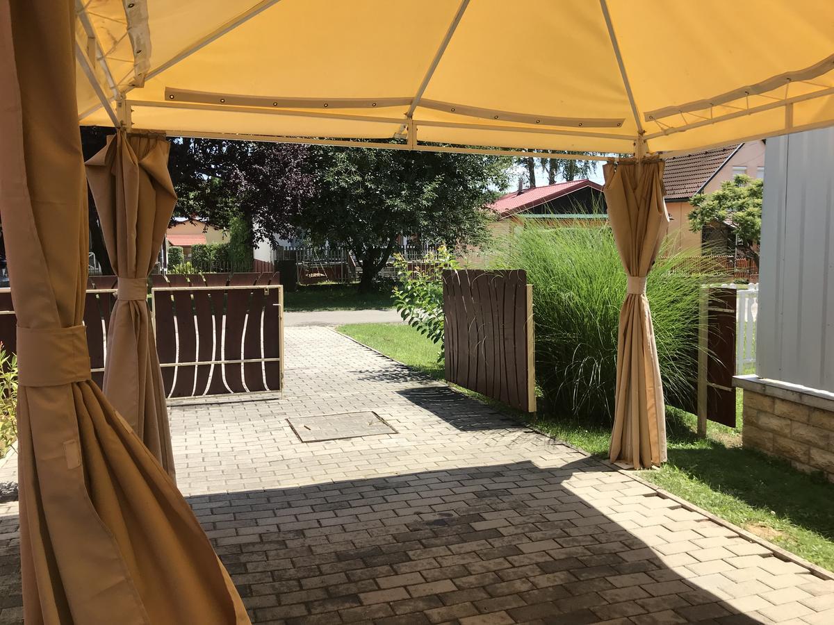 Gunarasi villa jacuzzival Dombóvár Esterno foto