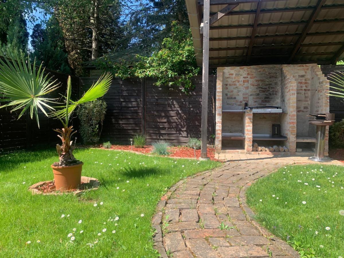 Gunarasi villa jacuzzival Dombóvár Esterno foto