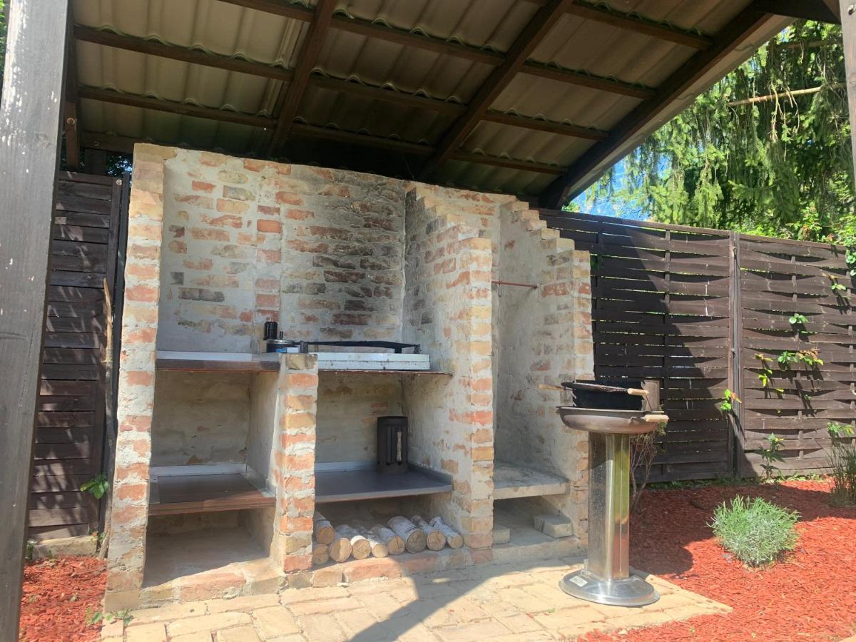 Gunarasi villa jacuzzival Dombóvár Esterno foto